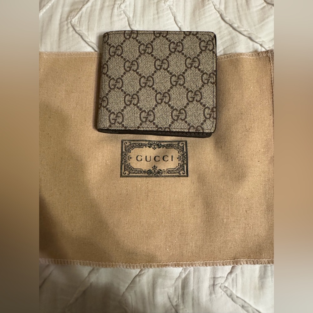 Double G short bifold wallet unisex trifold. Designer inspired.